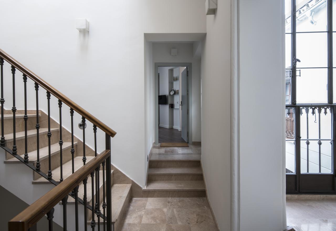 Santa Maria Apartments Севилья Экстерьер фото