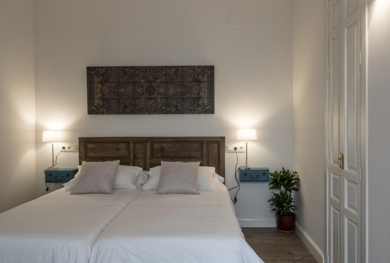 Santa Maria Apartments Севилья Экстерьер фото