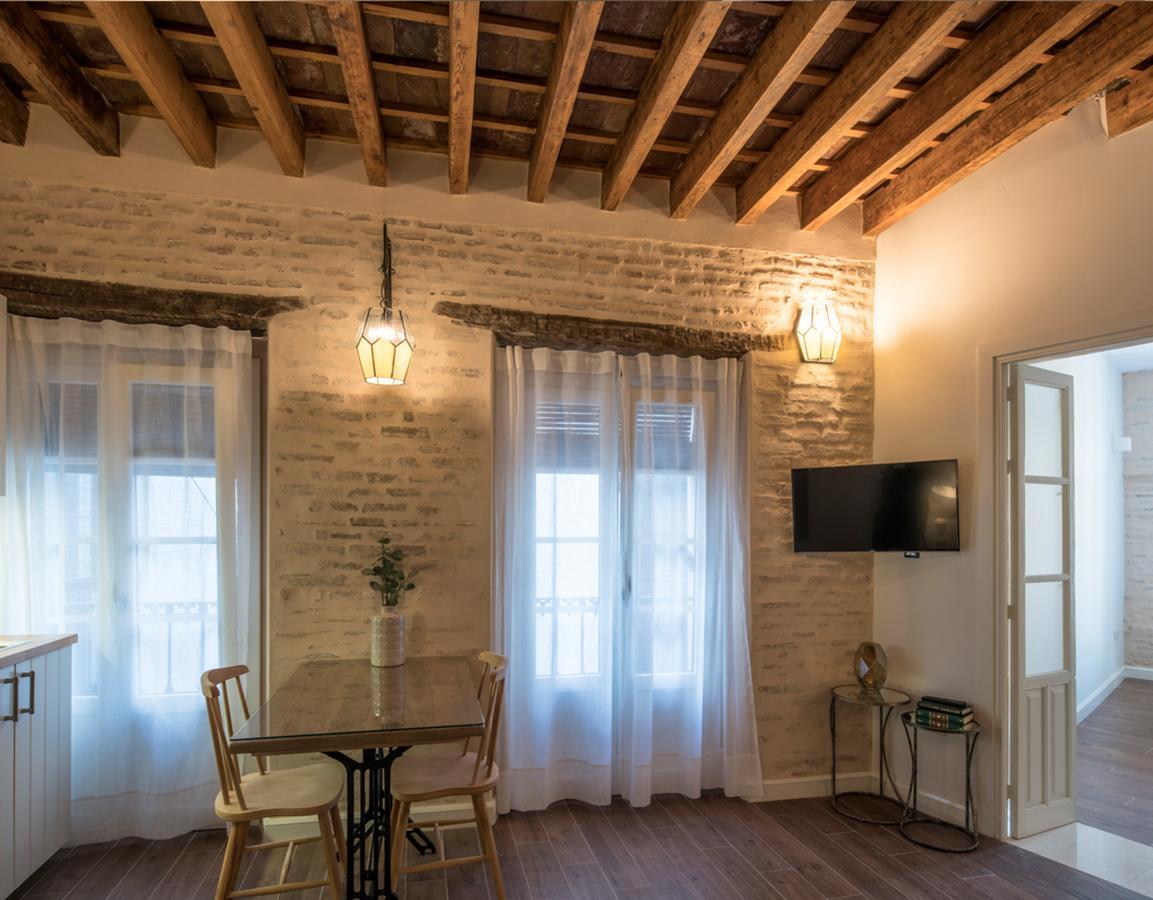 Santa Maria Apartments Севилья Экстерьер фото