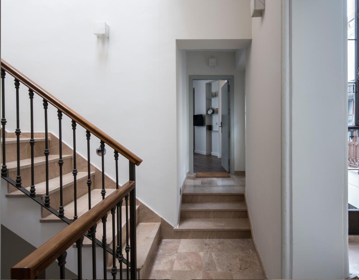 Santa Maria Apartments Севилья Экстерьер фото