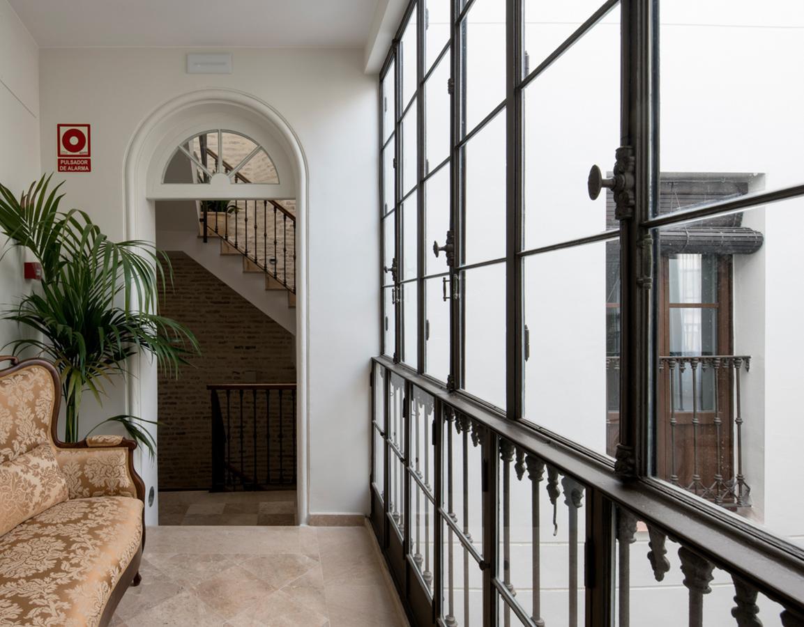 Santa Maria Apartments Севилья Экстерьер фото