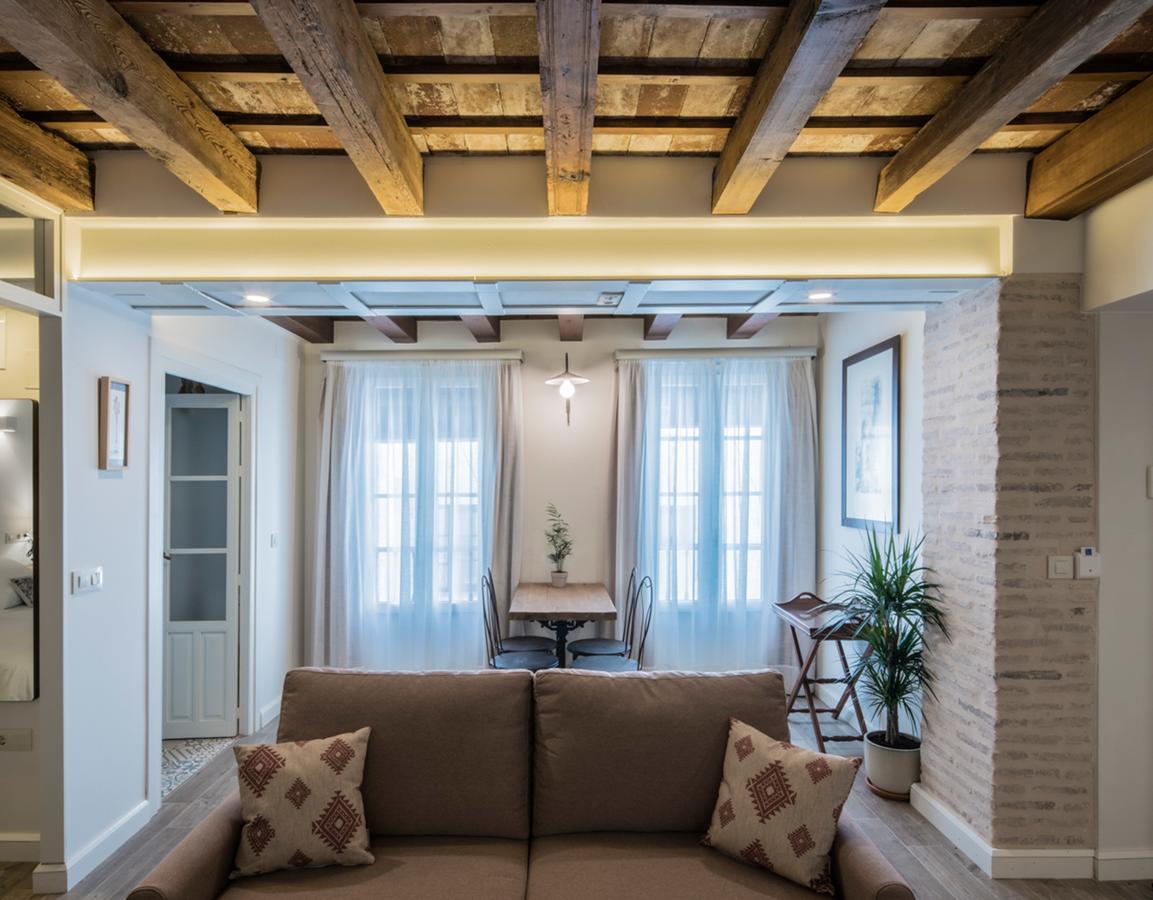 Santa Maria Apartments Севилья Экстерьер фото