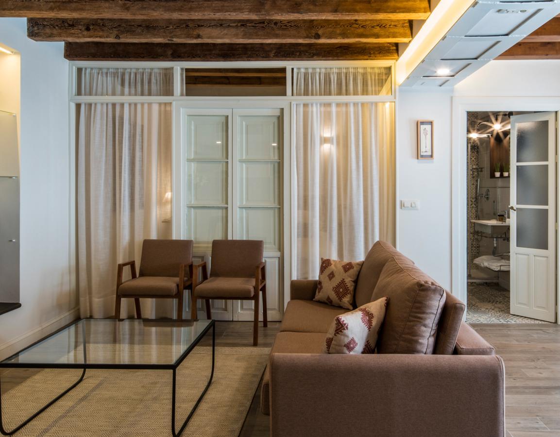 Santa Maria Apartments Севилья Экстерьер фото
