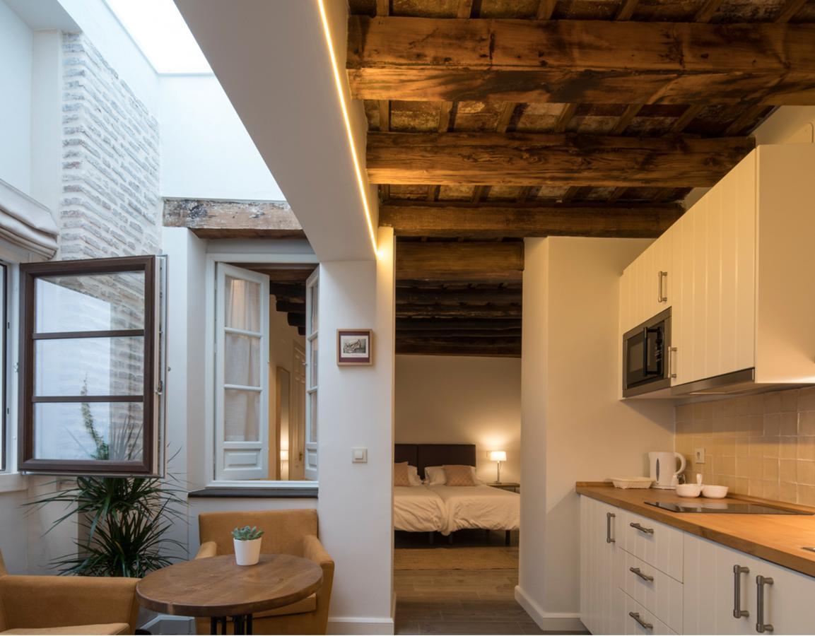 Santa Maria Apartments Севилья Экстерьер фото