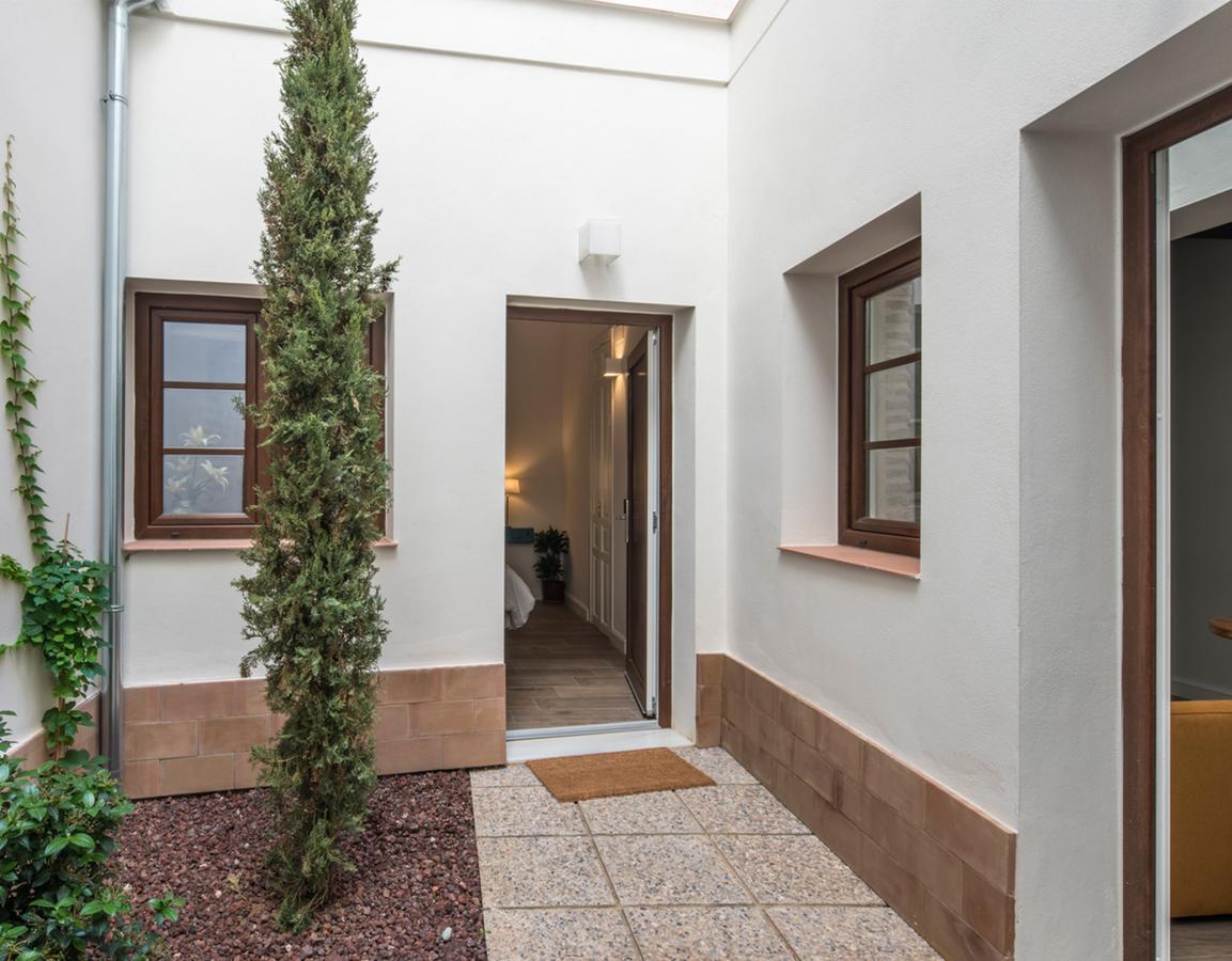 Santa Maria Apartments Севилья Экстерьер фото