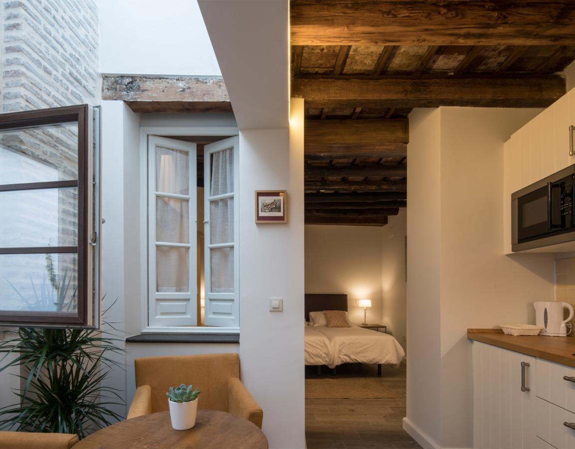 Santa Maria Apartments Севилья Экстерьер фото